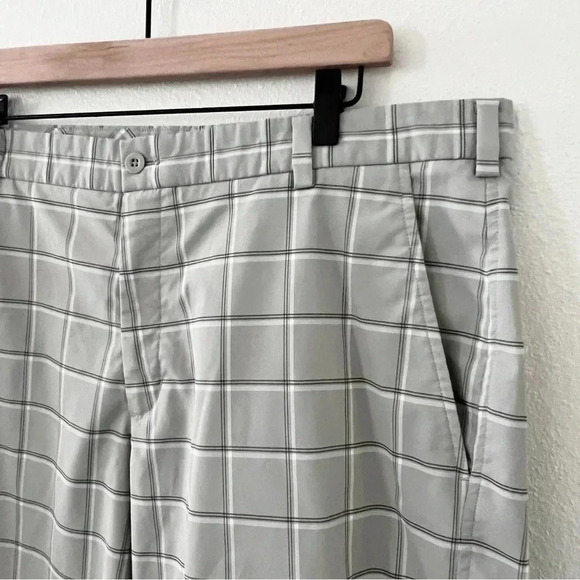 Nike Golf Shorts - Picture 6 of 7